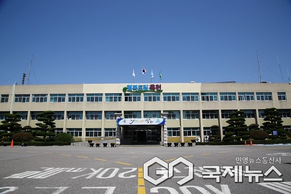 옥천군 청사 전경.