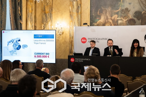 교황의 라이카 카메라, 자선 경매서 110억 낙찰© Christoph Welkowitz