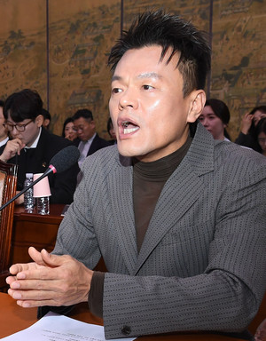 문체위 국감에서 답변하는 박진영 대중문화교류위원회 공동위원장