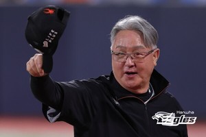 [속보] 김경문 한화 감독, 지휘봉 내려놓는다...후임 감독은?