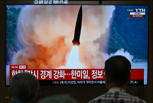 북한, 동해상으로 미상 발사체 발사...군 극초음속 비행체 시험발사 4일 만