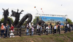김밥 먹은 뒤 구토...김제 지평선축제 식중독 의심 700명 넘어