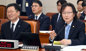의원 질의에 답변하는 주병기 공정거래위원장