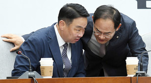 대화 하는 정희용-임종득