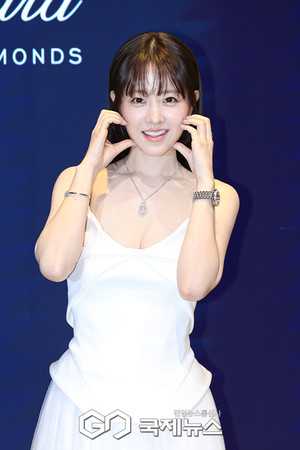 [GJ포토] 배우 박보영, '살살 녹는 볼하트♥'(쇼파드 Chopard)